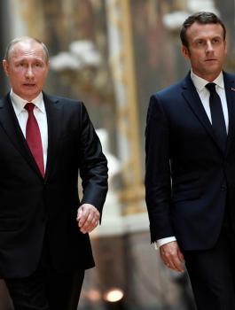 بوتين يحذر الرئيس الفرنسي من شن عدوان على سوريا