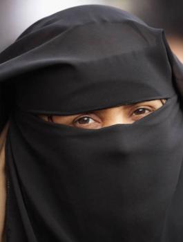 الاعتداء على سيدة من قبل مشعوذين 