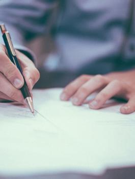 منح دراسية في عمان 