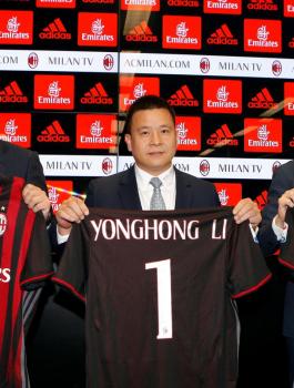 مالك نادي ميلان الايطالي يعلن إفلاسه