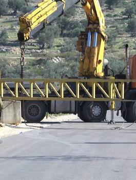 الاحتلال يعيد فتح البوابة الحديدية في دوار جنوب الخليل المغلقة منذ شهرين