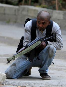 اشتباكات في مخيم عين الحلوة بلبنان 