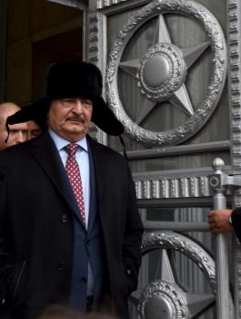 موقع إسرائيلي: اتصالات استخباراتية بين إسرائيل وحفتر ضد حماس