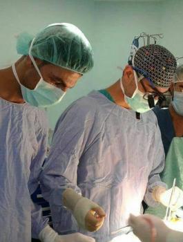 انقاذ طفل من الموت المحقق في غزة