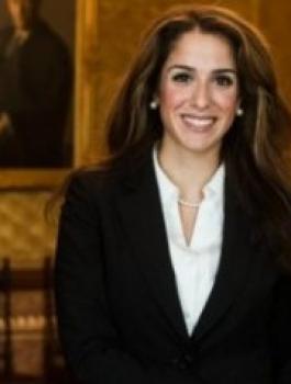 ايرانية لعبت دورا بالسياسةالامريكية