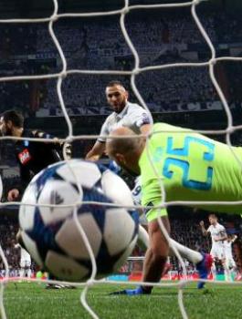 تعثر وسقوط ومواقف حرجة للاعبين يحتفلون بتسجيل الأهداف.. (شاهد) أفشل الاحتفالات