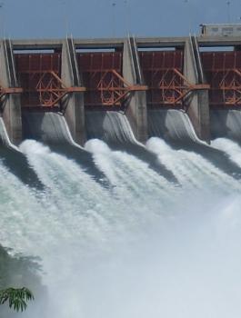 انشاء السدود في الضفة الغريبة 