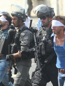 اعتقالات في باب العامود بالقدس 