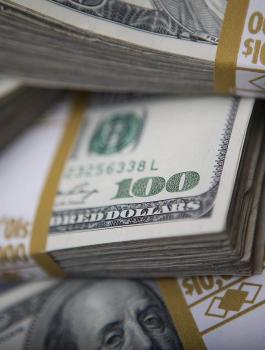 الدولار والدينار يواصلان الحفاظ على انخفاضهما