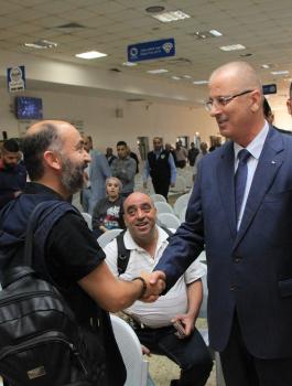 الحمد الله يجري جولة تفقدية جولة تفقدية لمعبر الكرامة 