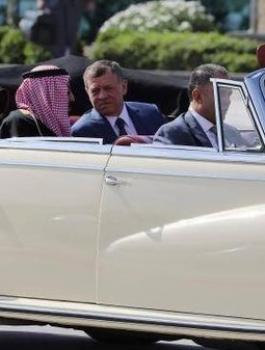 السيارة التي استقلها الملك سلمان في الأردن 