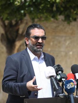 الصحة  والاغلاق الكامل 