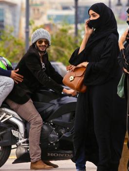 الافتاء والتحرش بلباس المرأة 
