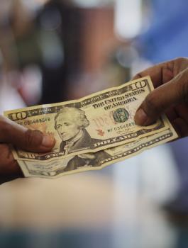 تعديل على عملة الدولار 