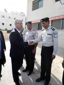 الحمد الله والضابطة الجمركية 