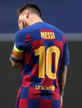 تظاهرات ضد رحيل ميسي 