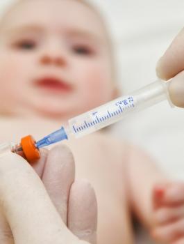 ادخال طعومات الاطفال للفلسطينيين 