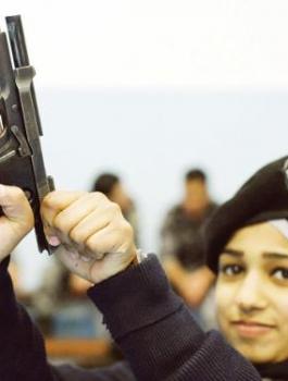 القبض على سيدة في نابلس 