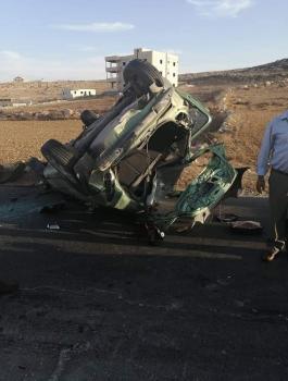 اصابة طفلين في حادث انقلاب  مركبة في الظاهرية 