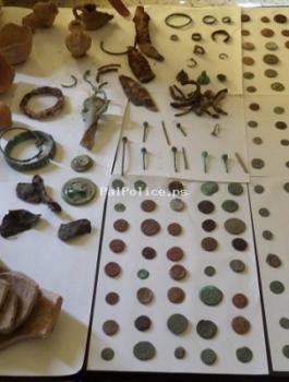 ضبط قطع اثرية بالخليل 