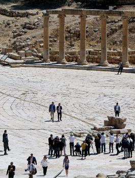 اصابة سياح بجراح في هجوم طعن بجرش الاردنية 