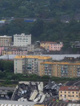 انهيار جسر في مدينة جنوى الايطالية  