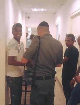 الاحتلال يبعد 3 اشقاء عن الاقصى ويمدد اعتقال رابعهم