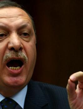 أردوغان يهاجم فرنسا ويتهمها بتشجيع الإرهابيين