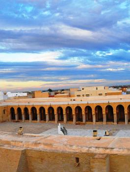 خطأ في الآذان يثير الجدل في تونس