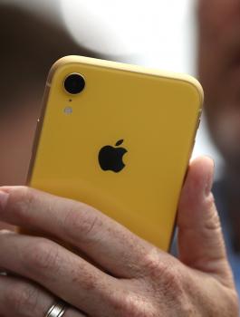 الحكم على شركة آبل