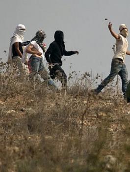 المستوطنون والجيش الاسرائيلي 