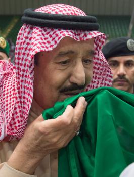 السعودية تتوعد بالرد على إهانة الجماهير الجزائرية من الملك سلمان