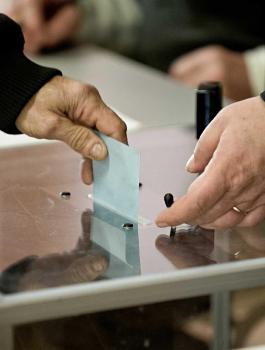 استفتاء في موريتانيا لتغير الدستور وعلم البلاد