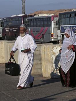مصر تفتح معبر رفح اليوم لعودة "حجاج المكرمة"