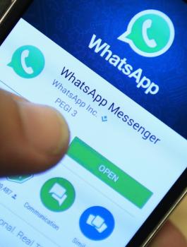 ابتزاز سيدة عبر واتساب 