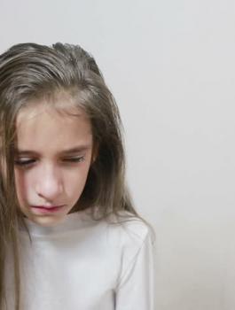 أب من الخليل ‘يبيع‘ ابنته (14 عاما) لشاب بسعر لا يُصدق‘ !