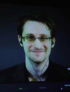 تسليم سنودن 