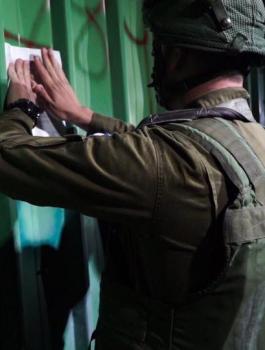 اغلاق ورشة وتحطيم منزل بالخليل