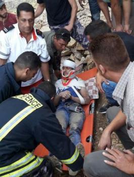 انقاذ عامل سقط داخل بئر 