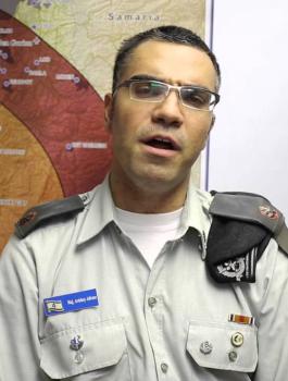 ادرعي وحماس 