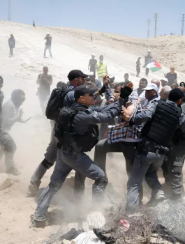 قرار هدم الخان الأحمر