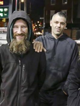 الفتاة والمشرد 