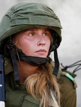 اصابة مجندة اسرائيلية بعد ان عضها حمار 