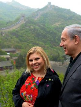 Prime-Minister-Netanyahu-and-his-wife-Sarah-visit-the-Great-Wall-in-China-second