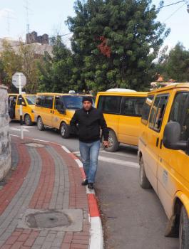 دفع تعويضات لعمال النقل الفلسطيني 