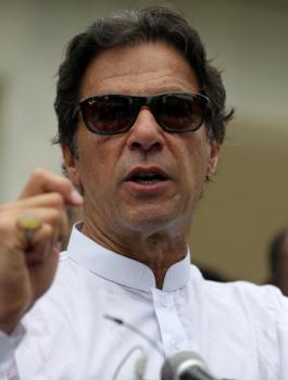 رئيس الوزراء الباكستاني في الامارات والسعودية 