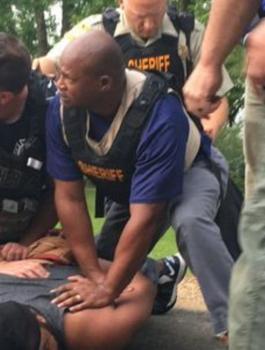 مقتل 8 أميركيين بينهم شرطي بإطلاق نار