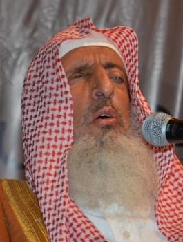 مفتي السعودية وخامنئي 