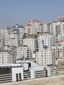 مصرع شاب شنقا في رام الله 