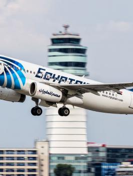 الحظ يمنع وقوع كارثة في طائرة مصرية